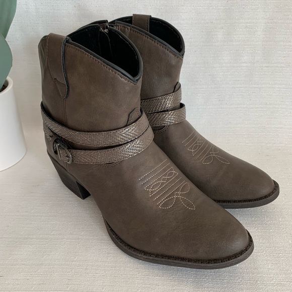 New Dingo Aydra Dark Taupe Faux Leather Ankle Strap Western Booties Woman’s 9.5M - Picture 5 of 12
